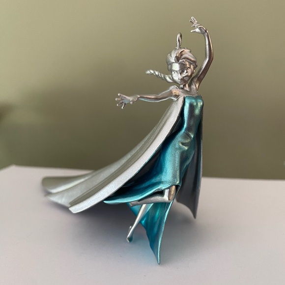 ❄️Hallmark Disney Elsa Frozen Christmas Ornament - Picture 1 of 8